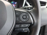 アダプティブクルーズコントロール機能付きです。走行中に先行車の様子を検知しながら、設定した車速の範囲内で先行車との距離のキープを支援します。詳細は販売店スタッフまでおたずねください。