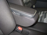 運転席にはアームレストがあります!