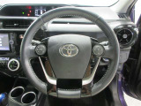 ステアリングから手を離さず、運転に集中したままオーディオ等の操作ができます。