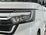 LEDヘッドライトは、点灯の瞬間から最大光量を発揮し、突然暗くなるトンネルなどでの安定感を高めます。