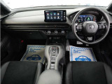 とても握りやすいステアリング!運転手の気持ちがそのまま伝わるかのような反応をしてくれます!小物入れや各ボタンの配置にこだわり、とても使いやすいです !視認性も良好なのでロングドライブもお任せ下さい!