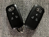電子カードキーを携帯していれば、ドアハンドルやバックドアのリクエストスイッチを押すだけでドアの施錠・解錠が出来ます♪もちろん 遠隔操作も可能です!盗難防止のイモビライザー機能装備ですよ ☆