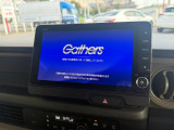 インテリアに馴染む純正ナビがついております。Honda自慢のインターナビは渋滞情報だけでなく天気情報、災害情報、安否情報など多彩な情報をご提供するHonda独自の「通信型ナビ」となっております。