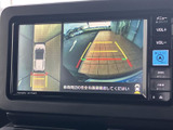 駐車時の安全性を高めるバックモニター。ガイドライン表示で、狭い場所でもスムーズに駐車できます。後方確認が苦手な方にもおすすめです。