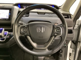 ハンドルにHondaセンシング系のクルーズコントロールやレーンキープアシストなどのスイッチと、オーディオの操作スイッチが装備されています。ハンドルから手を離さず安全に操作できます。