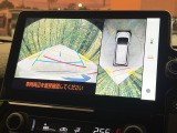 【パノラミックビューモニター】専用のカメラにより、上から見下ろしたような視点で360度クルマの周囲を確認することができます☆縦列駐車や幅寄せ時に活躍してくれます♪