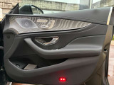 【メモリー付きパワーシート】3名までのシートポジションを記憶できるパワーシート!運転席のみ、ドアミラー・ステアリング位置も記憶可能です。高速道路などでの、運転交代時などに便利な機能です☆