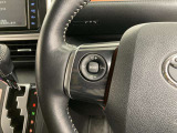 運転中、オーディオの操作をしてて、ハッとしたことはありませんか?ステアリングスイッチは、運転中でもハンドルでオーディオの操作が可能です。安全なドライブをサポートします。