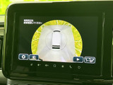 後方の状況をクリアに映し出し、安全な駐車をサポート。狭い場所でも、周囲の確認が容易に行えます。運転に自信がない方にもおすすめです。