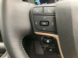 運転中、オーディオの操作をしてて、ハッとしたことはありませんか?ステアリングスイッチは、運転中でもハンドルでオーディオの操作が可能です。安全なドライブをサポートします。
