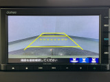 【バックカメラ】運転が苦手な方も車庫入れラクラクです!ギアをリバースに入れれば自動的に切り換わりますので、面倒な操作は不要です♪狭い駐車場もお車を傷つけず安心ですね!