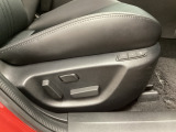 パワーシートを装備!体格や好みに応じたポジションをスムーズに調整できます。