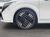 お車でお越しの際は、【東名・厚木IC】【圏央道・厚木南IC】より、R129を平塚方向へまっすぐ3〜4km(約10分程)です。