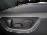 パワーシート搭載。微妙な調整が手軽にでき、ピッタリのポジションで運転することが可能です。