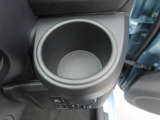 カップホルダーは運転席や助手席からちょうど手の届く位置です!!