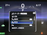 【プリクラッシュセーフティー】進路上の車両などに衝突の可能性があると判断した時には、警報を発して回避操作を促します。その時にブレーキを踏むと強力なブレーキアシストが作動します。