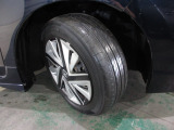 185/60R15インチ。