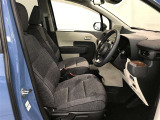 高いホールド性で運転姿勢が安定します。長距離ドライブでも疲れにくいのが魅力です。快適なドライビングライフをお送りください♪