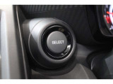 SELECTモードがON になり、アンビエントメーターが白色から赤色に変化し、瞬間燃費表示がターボブースト表示に切り換わります。