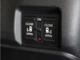 ◆両側電動スライドドア◆狭い駐車場でも乗り降りが楽々♪お子様が隣の車にドアを当ててしまう心配もございません!小さなお子様連れの方もこれで安心。
