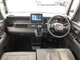 【インパネ全体】手が届きやすく、どなたでも運転しやすいです。シンプルで使いやすい設計になっています!