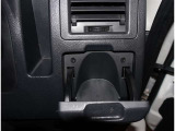 運転席カップホルダー付き