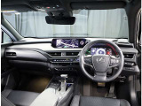 デザインもよく、居心地のよい運転席ですね。分かりやすいスイッチ類ですから操作もしやすく運転をサポートします。
