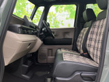 機能的な操作系がまとまっており、運転に集中できます。使いやすさを重視した設計が魅力です。