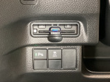 Hondaセンシング用の、VSA(ABS+TCS+横滑り抑制)解除スイッチなどはハンドルの左側に装備しています。その上にETCがついています。高速道路の料金所の通過も楽々です。