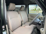 使用感のないきれいな運転席シートです!
