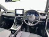 運転席まわりです。 各操作スイッチは使いやすい位置に配置されてます。
