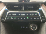 デュアルエアコンとは、運転席と助手席で、個別に温度設定ができる機能です。気温の感じ方は、人それぞれ違うもの。乗る人に優しい機能ですね。