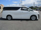 広々とした車内空間に優れた燃費性能。更にデザインも上質で人気のお車です!