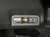 ハンドルの左下にETC2.0がついています。高速道路の料金所の通過も楽々です。カードの取り出しもしやすい場所についています。