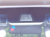 【ホンダセンシング】走行中に前方の車両等を認識し、衝突しそうな時は警報とブレーキで衝突回避と被害軽減をアシスト。より安全にドライブをお楽しみいただけます。