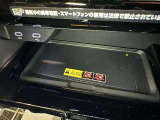ワイヤレス充電機能で接続の手間いらず。スマートフォンなどをワイヤレスで充電可能です。
