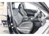 ■車内クリーニング■専門スタッフが見えないところまで徹底洗浄!車内のニオイもリフレッシュ!目に見えないところまで美しくがモットーです。だから、当店の中古車は内装にも自信があります!