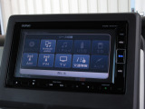 ナビゲーションは純正メモリーナビ(VXM-184VFi)を装着しております。AM、FM、CD、DVD再生、Bluetooth、フルセグTVがご使用いただけます。初めて訪れた場所でも安心ですね!