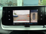 360度ビジョンは上方から自社を見降ろしたような画像を表示、駐車時の安全性がより高まります。