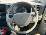 運転時に使用する部分になります。握りやすく、回しやすいかが運転ストレスを左右しますね。