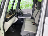 シンプルで使いやすい操作系が特徴。直感的に操作でき、運転に集中できます。快適なドライブをサポートする空間です。