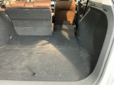 軽い力でサッと倒せるシートアレンジ。急に荷物が増えても、その場でサクッとスペースを広げられます。毎日の『困った』を『助かった』に変える工夫が満載です。