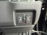 両側電動スライドドアです。リモコンや運転席スイッチ、ドアハンドルの操作で自動開閉。お子様を抱き抱えている時や荷物の多いときなどに便利です!!