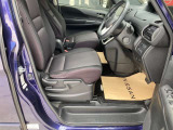 【運転席シート】開口部が広いので乗り降りしやすいです。