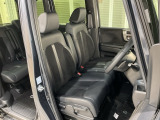 乗降がしやすい運転席。高さが調節できて小柄な方でも運転しやすいポジションをとることができます。