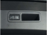 パワーバックドア装備!リヤゲートのスイッチを押すだけでバックドアが閉まります!運転席周りからも開閉の操作ができます♪