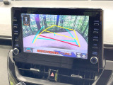 【バックカメラ】駐車時に後方がリアルタイム映像で確認できます。大型商業施設や立体駐車場での駐車時や、夜間のバック時に大活躍!運転スキルに関わらず、今や必須となった装備のひとつです!【トヨタセーフティセ