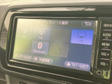 多様なソースに対応し、快適なカーオーディオ環境を提供します。お好みの音楽やラジオを楽しみながら、ドライブをより一層愉しく。