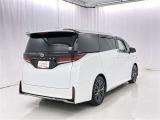 広々とした車内空間に優れた燃費性能。更にデザインも上質で人気のお車です!
