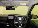 ドライバー目線で、使いやすく安全操作性と良好な視界を実現した運転席です。